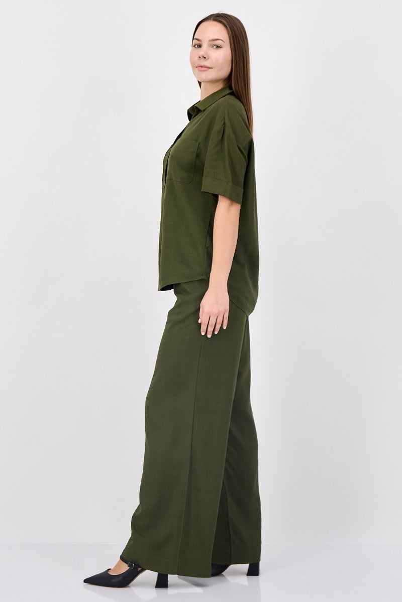 ANNE KLEIN طقم قميص وسروال مكون من 2 قطعة للنساء، زيتوني داكن - Image 3